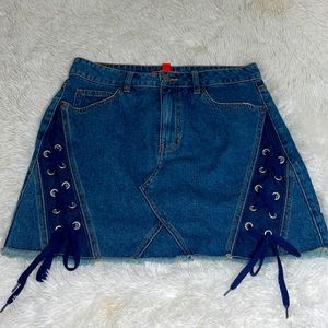Chelsea & violet lace up raw hem denim skirt M